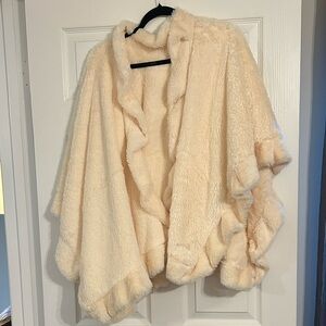 Versona Women's Faux Fur Wrap